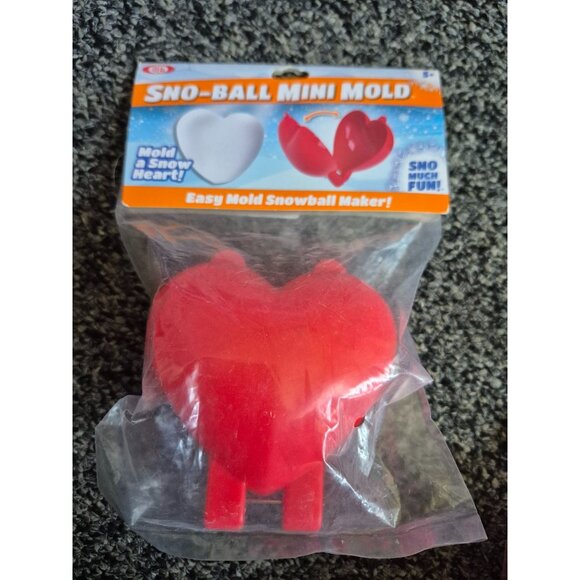 Heart-Shaped Sno-Ball Mini Mold For Snowball Fun & Crafting - Picture 3 of 3
